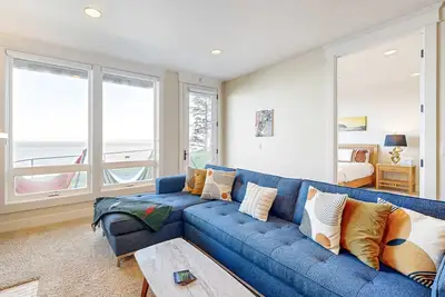 Image de Oceanfront house in gated community with sea views