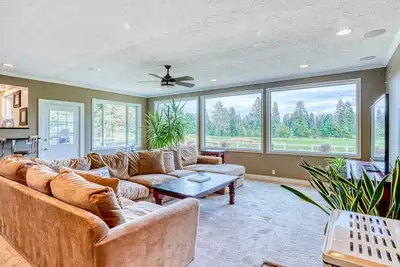 Image de Spacious Home - Golf Course Views, Central Ac, WiFi & Alfresco Living