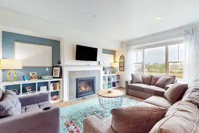 Image de Condo with riverfront view - close to beaches & town - walk everywhere