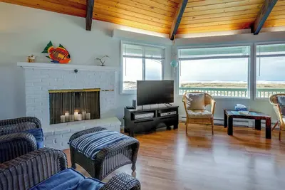Image de Oceanfront octagon house with panoramic water views, WiFi, & washer&dryer