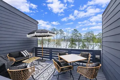 Image de Lake Arrowhead Retreat w/ Hot Tub, Fire Pit, Game Room and Lake Access, Near Atl