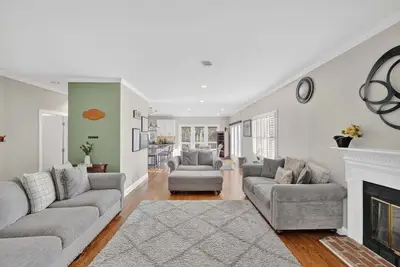 Image de New! Modern 4br Retreat Near Everything