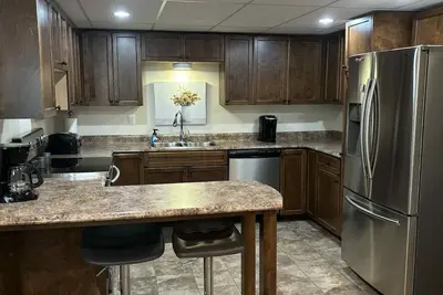 Image de Welcome to your urban escape with Hot Tub!