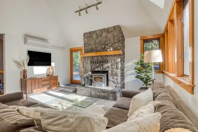 Image de Expansive golf-view getaway with private hot tub, pool, fast WiFi & game room