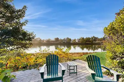 Image de Spacious house with private hot tub on the river, dog friendly