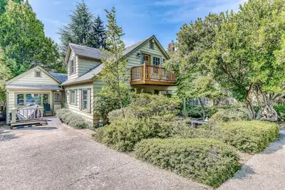 Image de Classic, Dog-Friendly Home with Free WiFi, a washer&dryer, & Enclosed Backyard