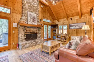 Image de Historic Waterfront Cabin with Hot Tub & Salmon River Access - Dog-Friendly