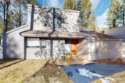 Image de Sunriver Condo with Private Hot Tub, WiFi,
