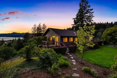 Image de Luxurious home with breathtaking views of the Columbia River