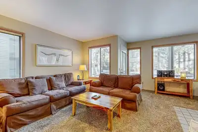 Image de Pristine Townhome at Eaglewood with bikes, Ac, pool, patio, & WiFi