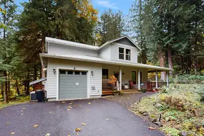 Image de Charming riverfront apartment with kitchenette, grill, & central Ac