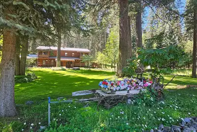 Image de Spacius family friendly home with a gas grill, full kitchen, W&D & wood stove