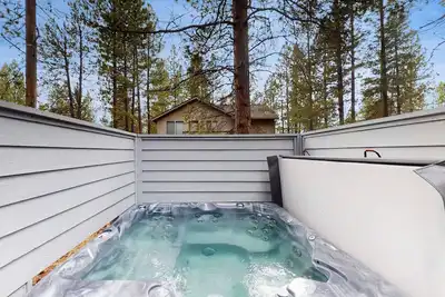 Image de Cozy Home in the Pines with Private Hot Tub - Convenient Location, 8 Sharc Passes
