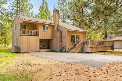 Image de Dog-friendly home with private hot tub, pool access, & central Ac - Sharc passes