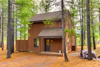 Image de Updated Sunriver Home with Private Hot Tub & Sharc Passes for Pools - 2 Dogs Ok
