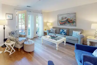 Image de Golf course-view condo with beach access, on-site pool/tennis, & private patio