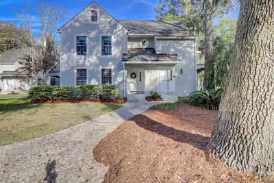 Image de Incredible villa with pool and tennis access, central Ac, and on-site golf