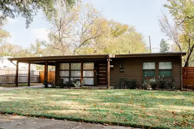 Image de Dallas Retreat Near White Rock|3br| Nell Haven Homes