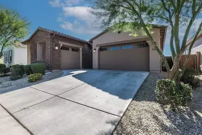 Image de Spacious 4-bedroom house in lovely Tolleson w/2 Full Kitchens & 2 laundry rooms