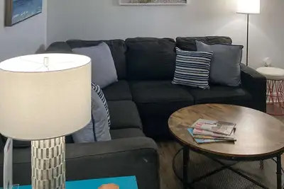 Image de Updated condo with beach access, amazing pools, fitness room, & tennis courts