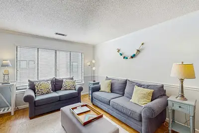 Image de Serene, updated villa with WiFi, washer/dryer, central Ac & pool