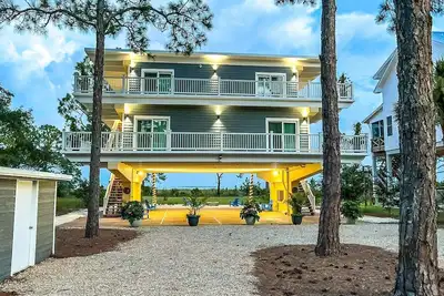 Image de Eagles Beach Nest 1 – Beach Views, Private Baths & Outdoor Fun!