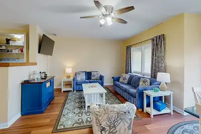 Image de Dog-friendly condo near Shelter Cove Marina with pool, hot tub & lagoon views