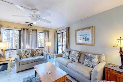 Image de Lovely Palmetto Dunes Getaway w/ Pool & Shuttle to Shelter Cove, Near Beach