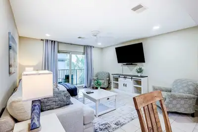 Image de Charming villa with pool, balcony, full kitchen, central Ac, & washer/dryer