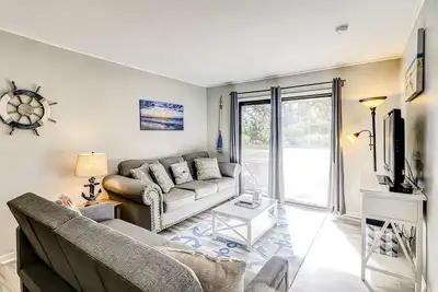 Image de Cozy Third-Floor Condo w/ Fast WiFi & Balcony plus Shared Pool, Hot Tub, Tennis