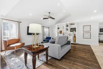 Image de Spacious 2br/2ba in Uptown Dallas | Walk to Dining