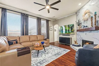Image de Luxury 2 King beds, Hot Tub, near Pga & Universal