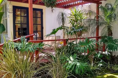 Image de Adorable studio cottage just 4 blocks to Windansea beach with private yard