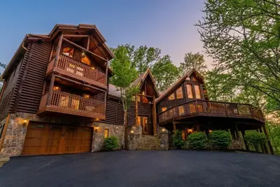 Image de Pickleball Court | Theater | Hot Tub | Sleeps 14