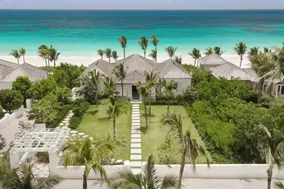 Image de Sitting Pretty - Private Beachfront Retreat Fully Staffed with Chef