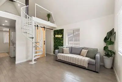 Image de Lux A-Frame Home, Glamping Feel Near Disney, Orlando
