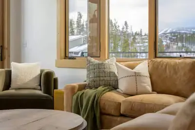 Image de Brand New Top Floor 4br Condo with Mountain Views & Hot Tub.