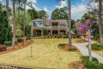 Image de Peaceful 7-bedroom estate with Ac in charming Greensboro