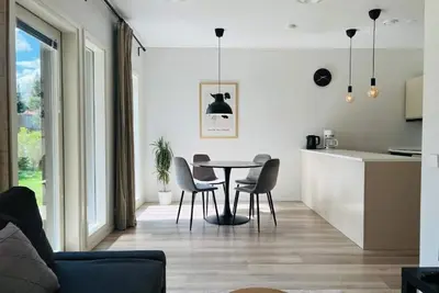 Image de Modern 3br House with Sauna & Parking - Near Airport
