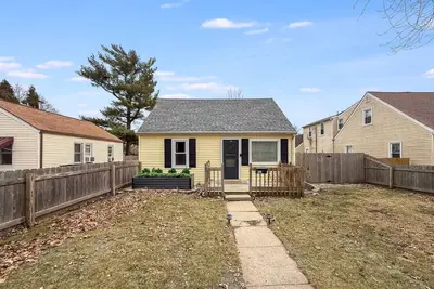 Image de 3 bed, 2. 5 bath updated home near Uiuc