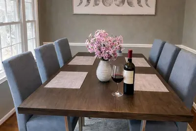 Image de Welcoming 3-bedroom king suite 0. 7 miles from cary downtown.