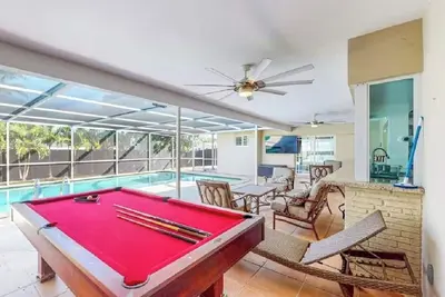 Image de Azure Poolside Retreat. Private Pool & Outdoor Lo