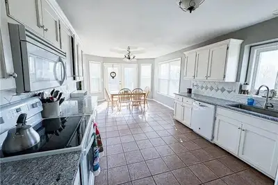 Image de 28 Acre Country Escape. Perfect for Ucm Graduation or Kc World Cup Fans!