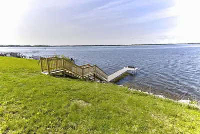 Image de Lake Osakis Family Getaway: Game Room, Dock