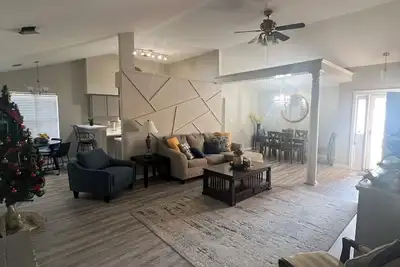 Image de Welcoming 3-bedroom house with Ac in charming Riverdale neighborhood.