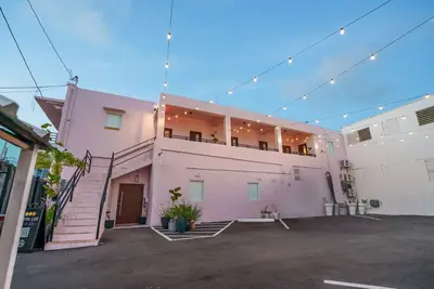 Image de Entire Property Buyout in San Juan | 15 Rooms | Sleeps 30+ | Parking