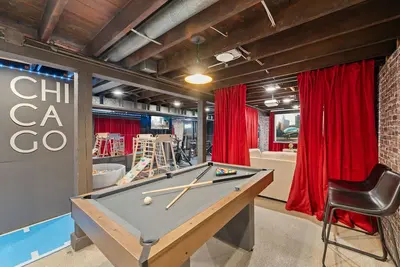 Image de Jacuzzi, Movie Theater, Game Room, Gym, Arcade, Backyard, King Ste, Portage Park