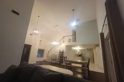 Image de Spacious, quiet, relaxing 4-bedroom house on private 80 acre lake w/ pool!