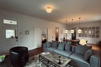 Image de Unique Historic Home Walkable to Downtown Bloomington