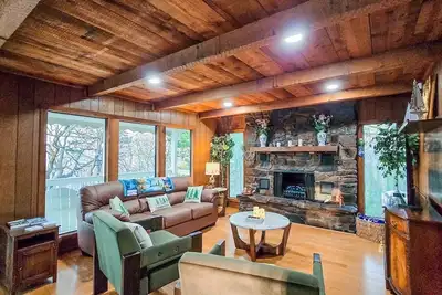 Image de Rustic Lakeview Cabin by Nichols Point